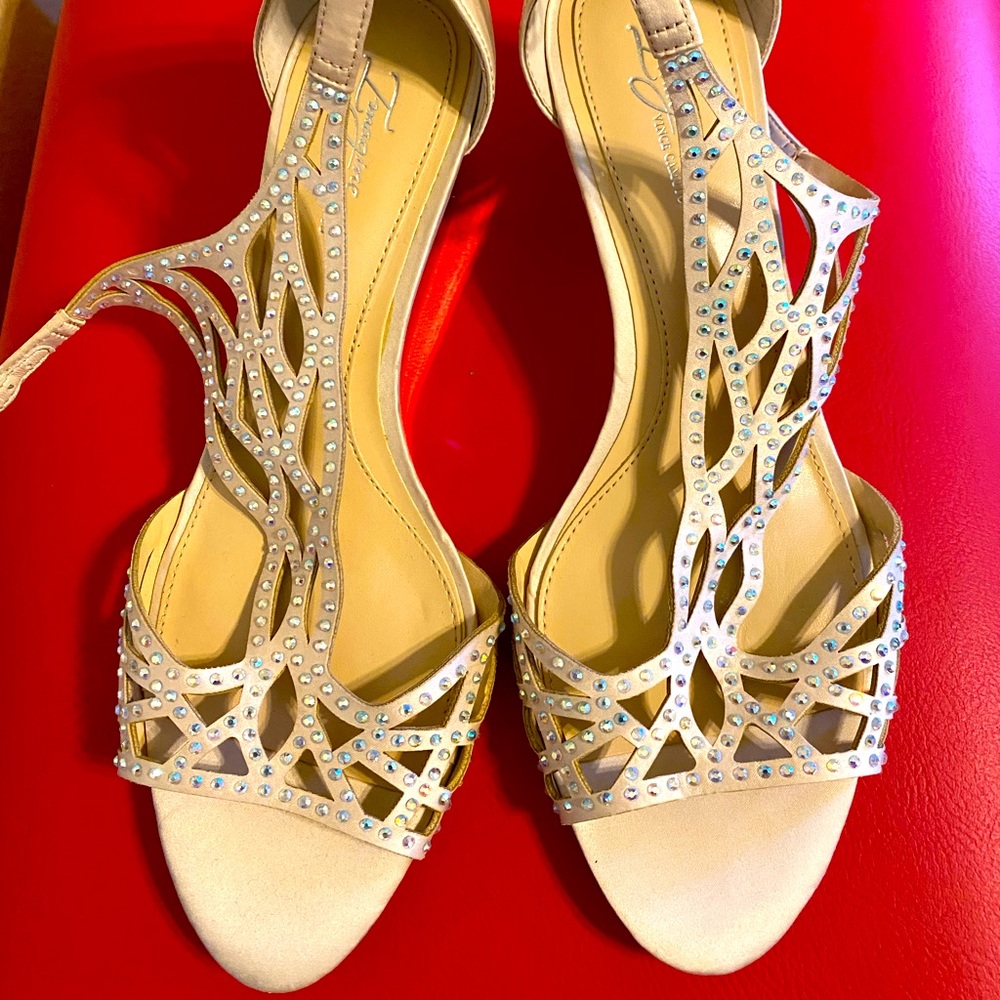 VINCE CAMUTO BEIGE PLATFORM SANDALS